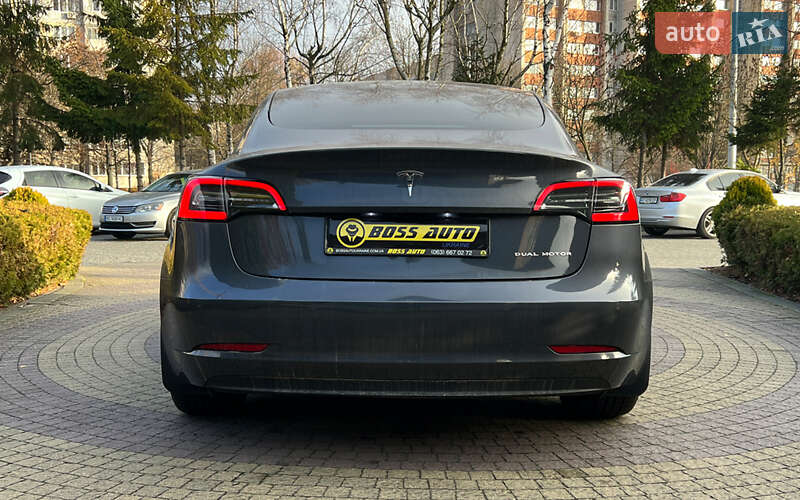Седан Tesla Model 3 2022 в Львове