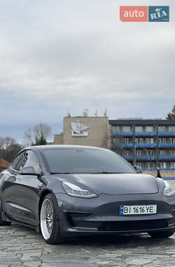 Седан Tesla Model 3 2019 в Кременчуці