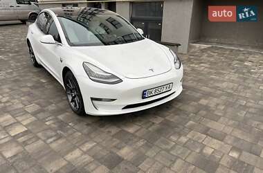 Седан Tesla Model 3 2019 в Острозі