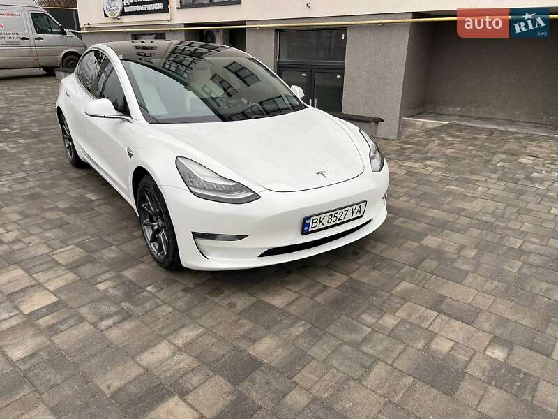 Tesla Model 3 2019