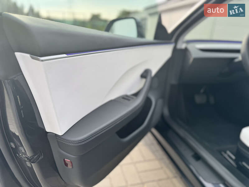 Седан Tesla Model 3 2024 в Днепре