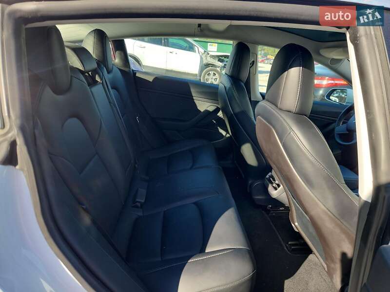Седан Tesla Model 3 2019 в Івано-Франківську