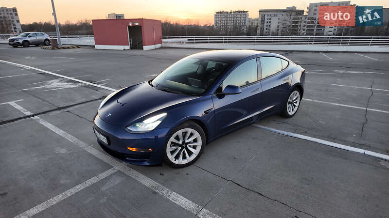 Седан Tesla Model 3 2020 в Львове