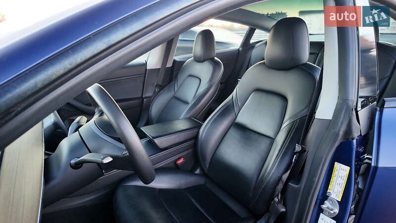 Седан Tesla Model 3 2020 в Львове