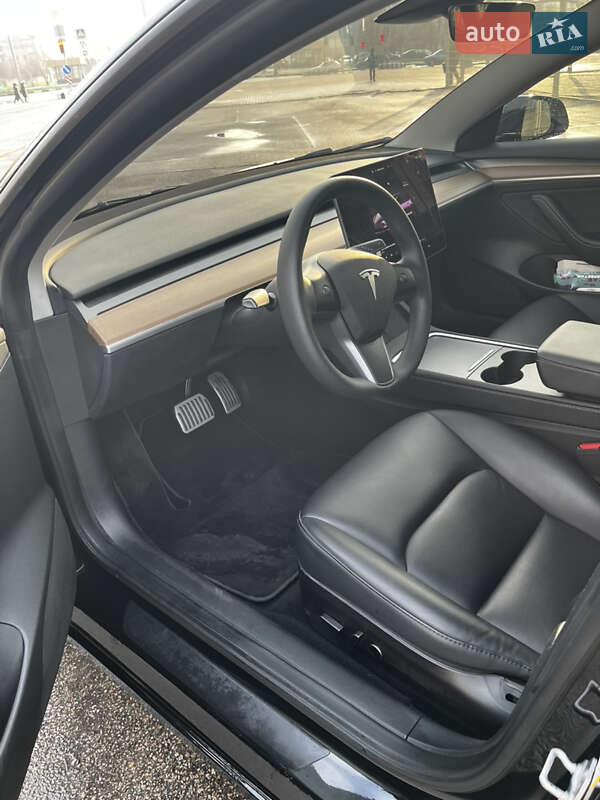 Седан Tesla Model 3 2023 в Харкові