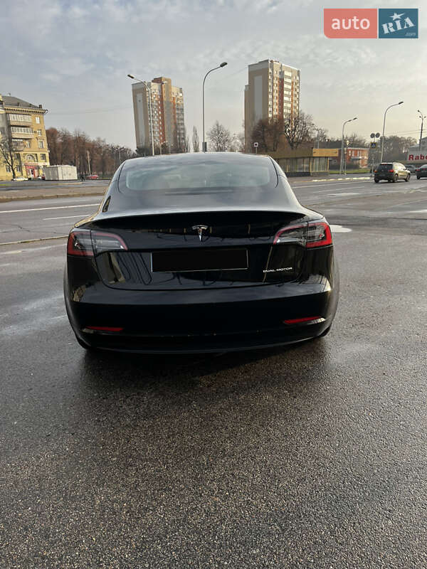 Седан Tesla Model 3 2023 в Харкові