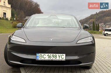 Седан Tesla Model 3 2024 в Львове