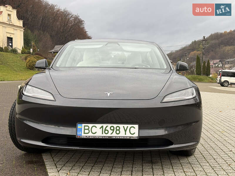 Седан Tesla Model 3 2024 в Львове