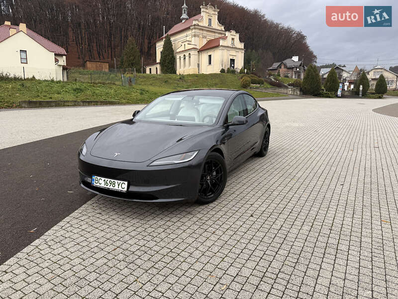 Седан Tesla Model 3 2024 в Львове