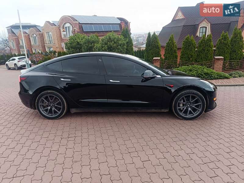 Седан Tesla Model 3 2019 в Черновцах