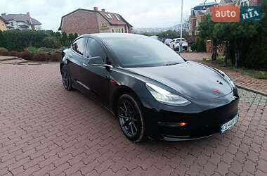 Седан Tesla Model 3 2019 в Черновцах