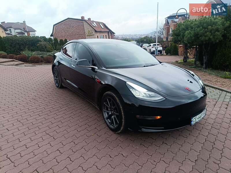 Седан Tesla Model 3 2019 в Черновцах