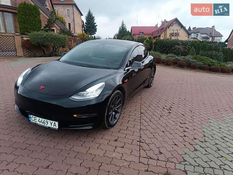 Седан Tesla Model 3 2019 в Черновцах