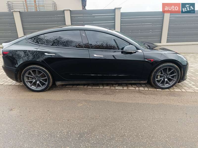 Седан Tesla Model 3 2019 в Черновцах