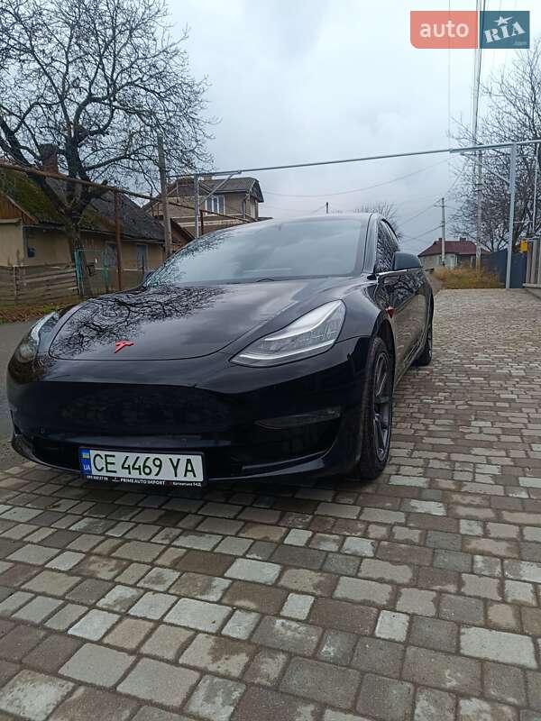 Седан Tesla Model 3 2019 в Черновцах