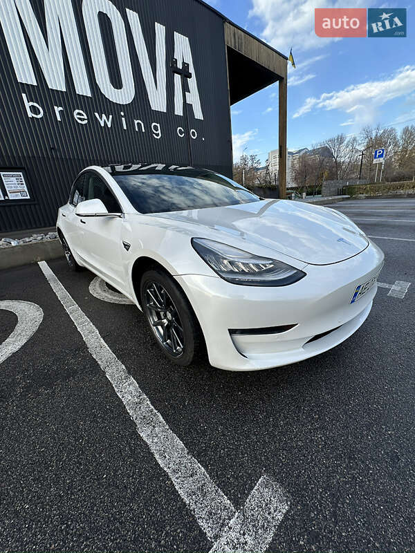Седан Tesla Model 3 2018 в Днепре