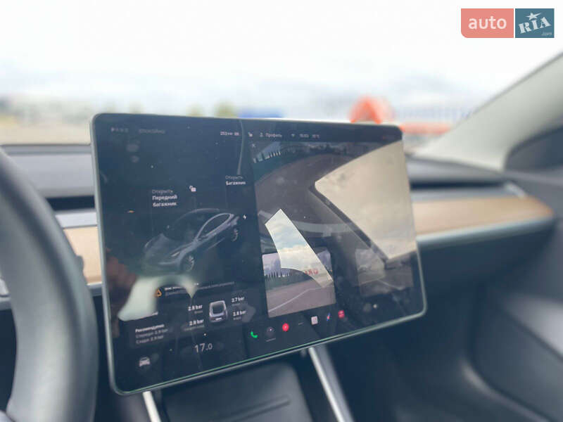 Седан Tesla Model 3 2019 в Львові