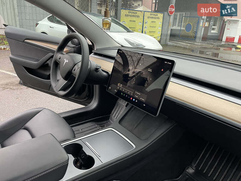 Седан Tesla Model 3 2023 в Киеве