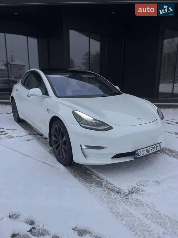 Седан Tesla Model 3 2018 в Львове