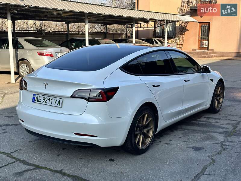 Седан Tesla Model 3 2023 в Кривому Розі