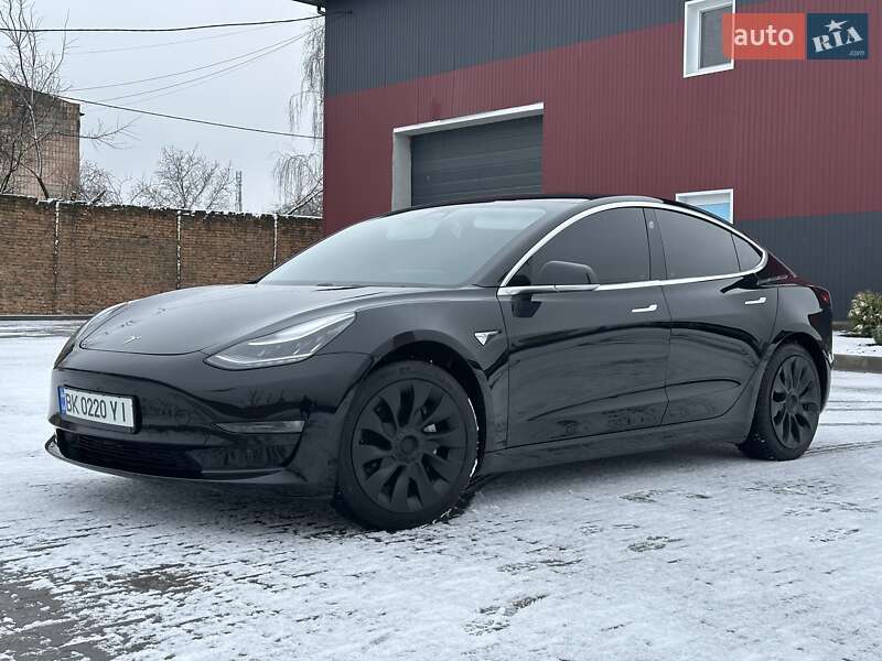 Седан Tesla Model 3 2018 в Ровно