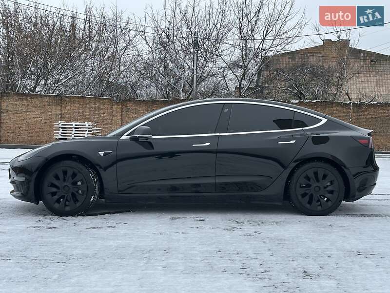 Седан Tesla Model 3 2018 в Ровно
