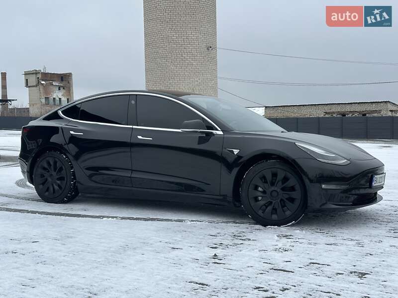 Седан Tesla Model 3 2018 в Ровно