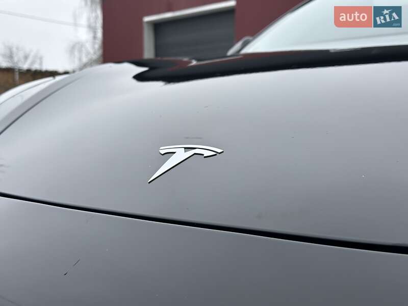 Седан Tesla Model 3 2018 в Ровно