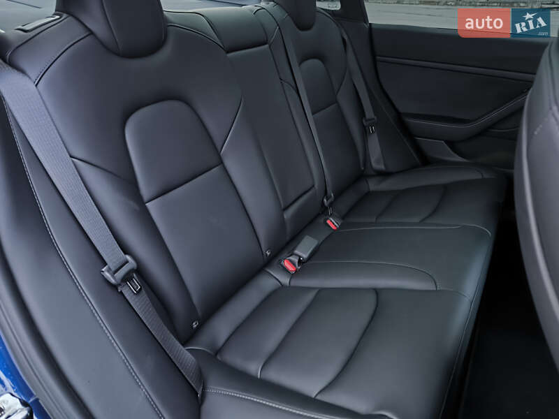 Седан Tesla Model 3 2023 в Львове