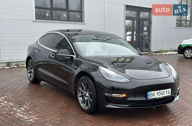 Седан Tesla Model 3 2020 в Ровно