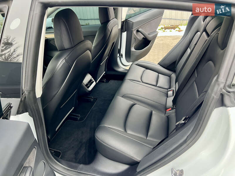 Седан Tesla Model 3 2022 в Луцке