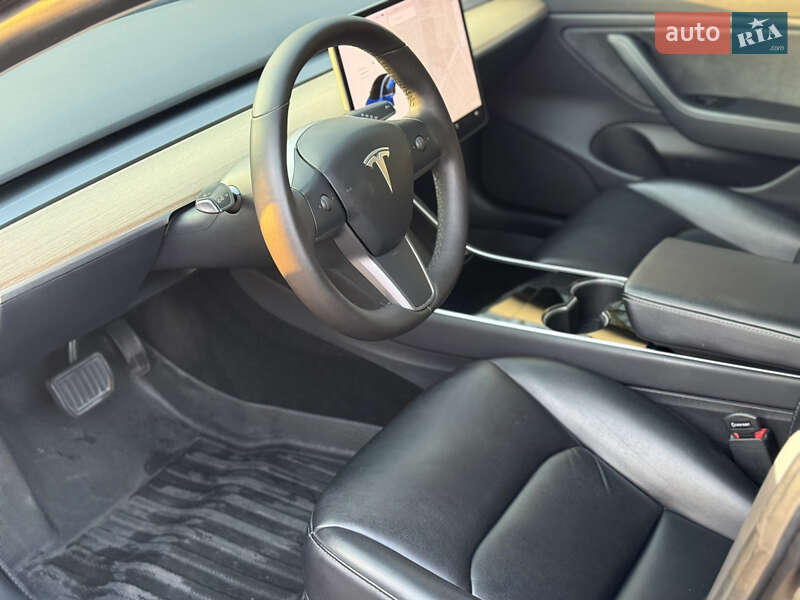Седан Tesla Model 3 2019 в Одесі