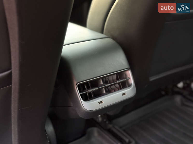 Седан Tesla Model 3 2019 в Одесі