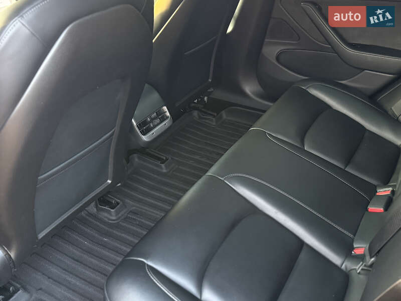 Седан Tesla Model 3 2019 в Одесі