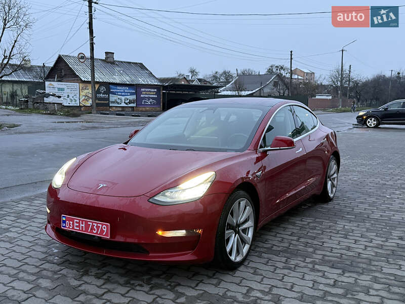 Седан Tesla Model 3 2019 в Володимирі