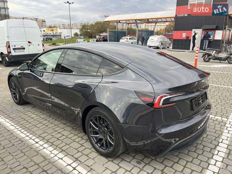 Седан Tesla Model 3 2024 в Львові