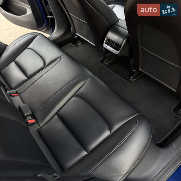 Седан Tesla Model 3 2019 в Киеве