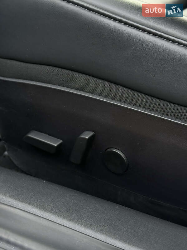 Седан Tesla Model 3 2019 в Киеве