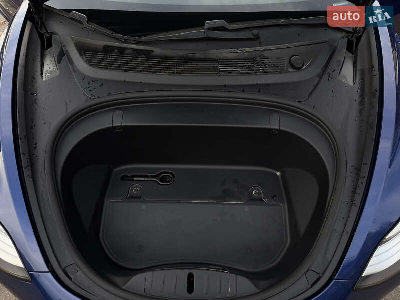 Седан Tesla Model 3 2019 в Киеве