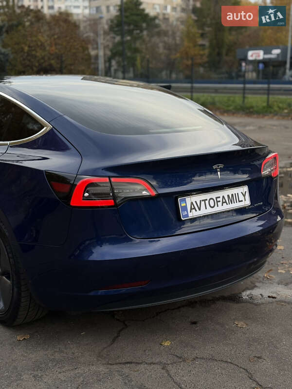 Седан Tesla Model 3 2019 в Киеве