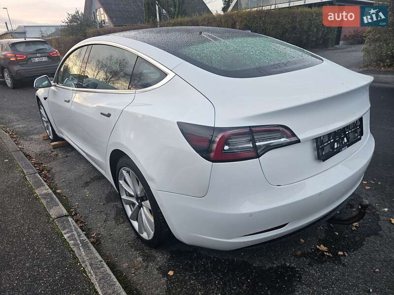 Седан Tesla Model 3 2020 в Житомирі