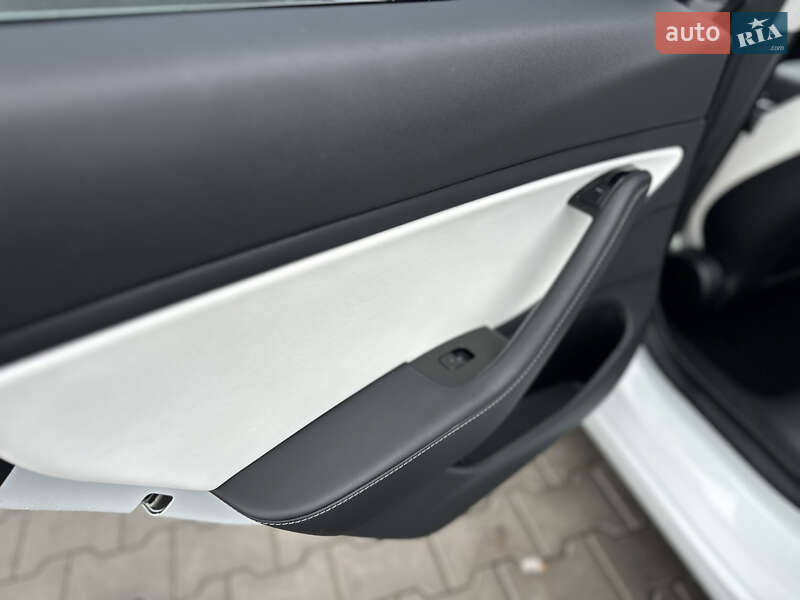 Седан Tesla Model 3 2018 в Владимире