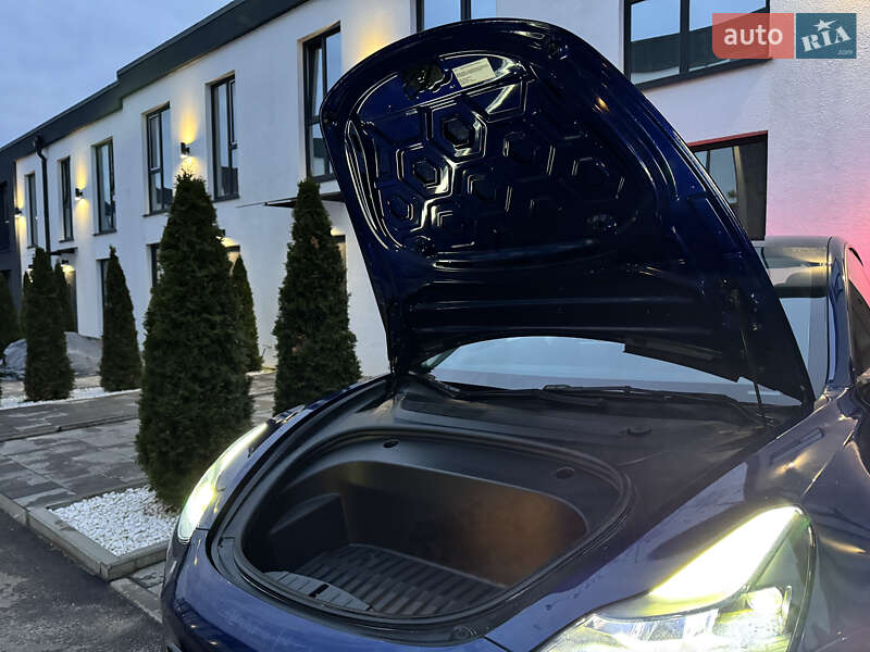 Седан Tesla Model 3 2022 в Киеве