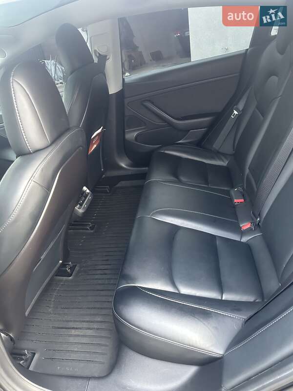 Седан Tesla Model 3 2019 в Житомирі