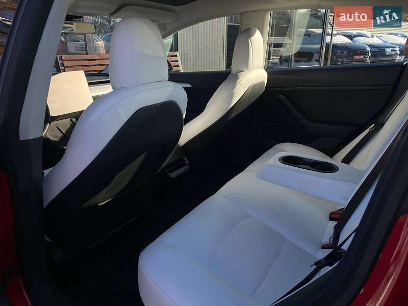 Седан Tesla Model 3 2021 в Львові