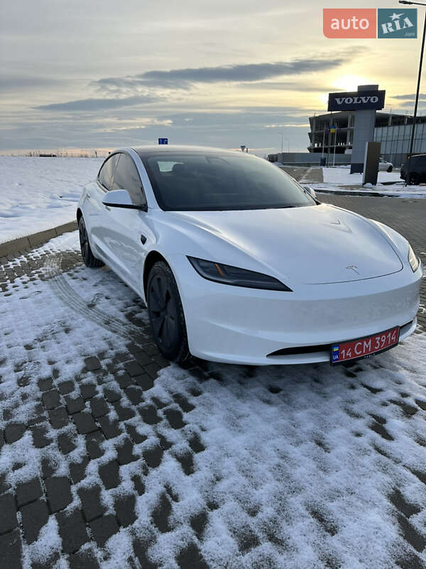 Седан Tesla Model 3 2024 в Львові