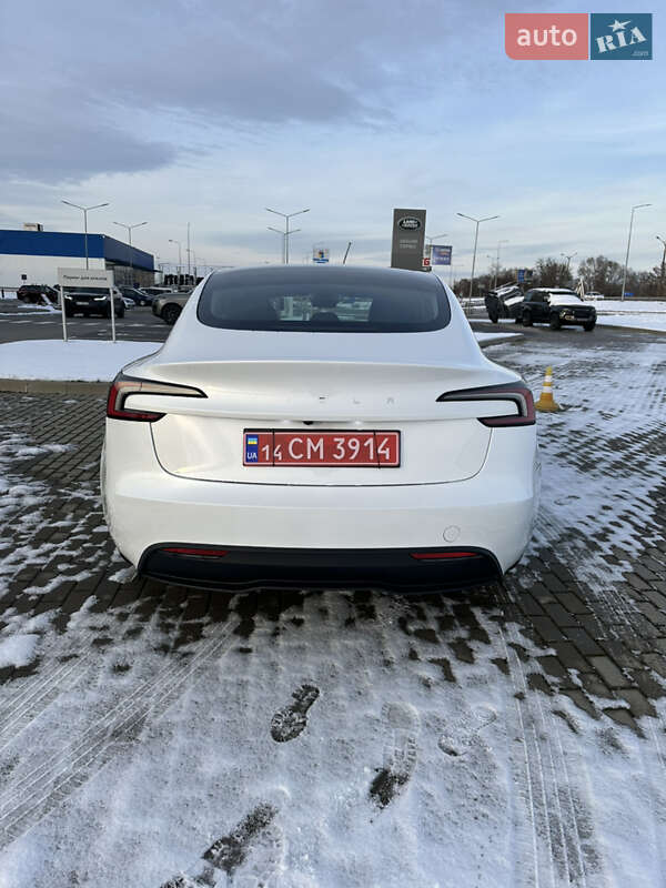 Седан Tesla Model 3 2024 в Львові