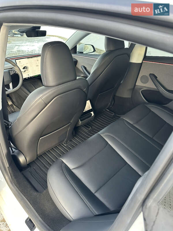 Седан Tesla Model 3 2024 в Львові