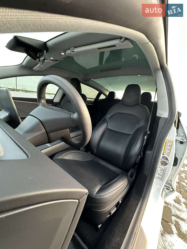 Седан Tesla Model 3 2024 в Львові