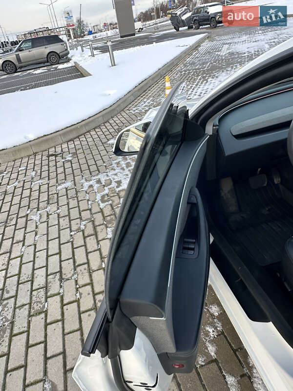 Седан Tesla Model 3 2024 в Львові